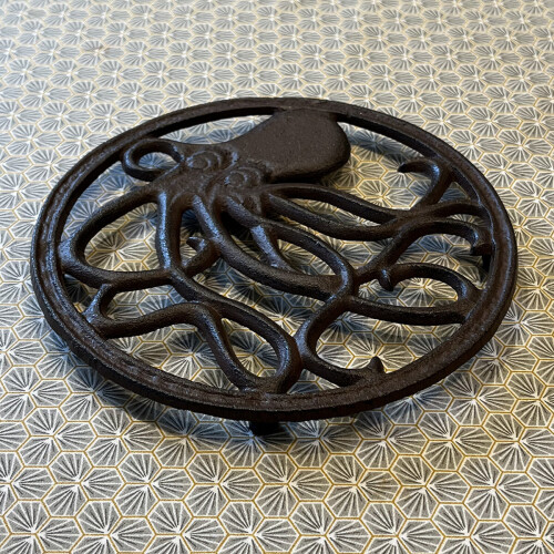 Selections Cast Iron Round Octopus Themed Table Trivet 2