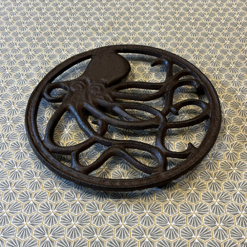 Selections Cast Iron Round Octopus Themed Table Trivet 1