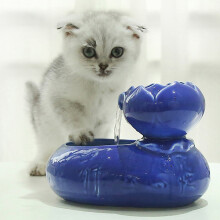 Keramischer Katzen - und Hundewasserautomat mit zirkulierender Wasserquelle und Trinkschale