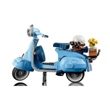 125 Scooter Model Building Kit 65566 – Italian Icon Vespa 125, 2-Seat Moped with Working Steering, Removable Engine Cover, Kickstand