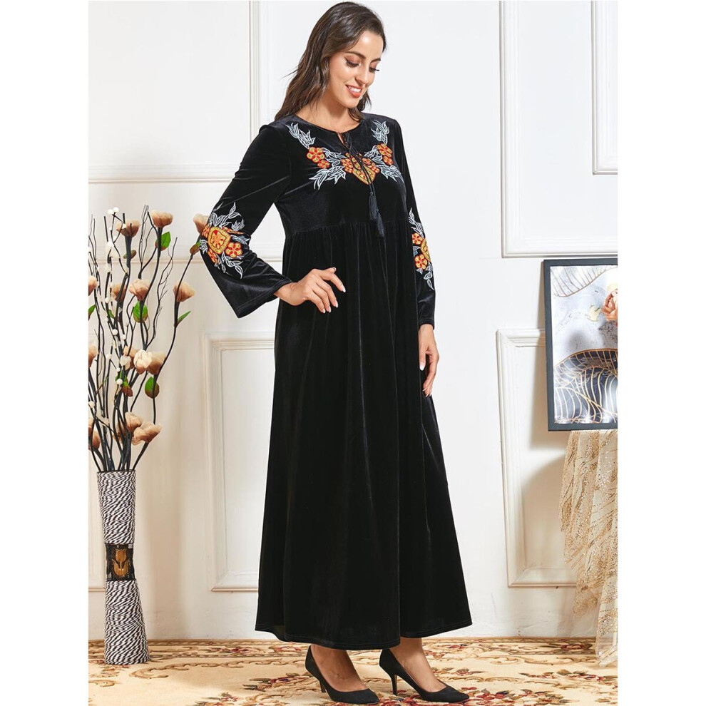 Arab woman wearing a traditional dress called abaya Stock Photo - Alamy