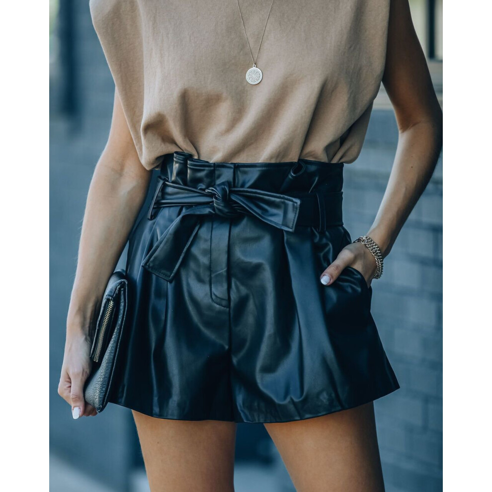 Loose store leather shorts