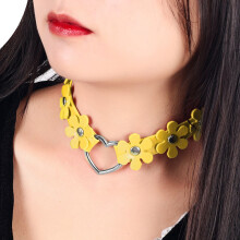 Harajuku Necklace Sexy Leather Harness Women Collar Bondage Goth Belt Flower Shape Heart Accessories Punk Jewelry Club Party