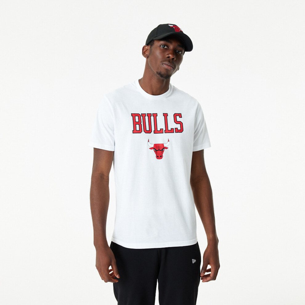 (M) New Era Mens NBA Team Logo T-Shirt ~ Chicago Bulls White