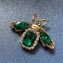 Vintage Crystal Bee Brooch Insect Collar Pin Bees Brooches For Women Clothes Scarf Clip Rhinestone Brooch Jewelry Gift