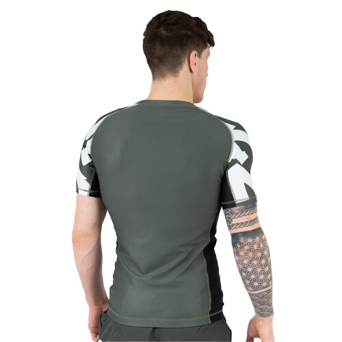 (X-Large) SCRAMBLE BAKA SHORT SLEEVE RASH GUARD - KHAKI 2