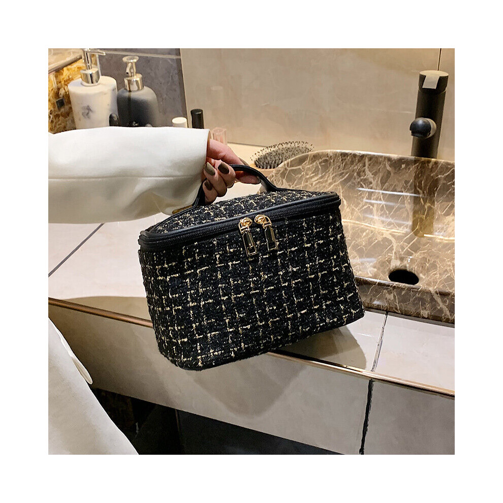 Version of The Portable Large-capacity Cylindrical Solid Cosmetic Bag Home Travel Makeup Storage Bag