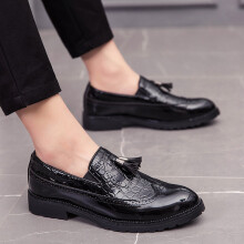 Men's Pointed Leather Shoes Youth Comfortable Casual Bridegroom Shoes English Tassels Patent Leather Carving Men's Shoes