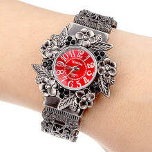Carved Flower Stainless Steel Dial Quartz Wristwatches Vintage Ladies Bracelet Watch Casual Ladies Dress Watches