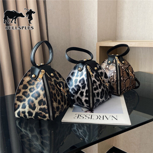 Ins leopard triangle bag hand bag women's Single Shoulder Messenger Mini Bag 2