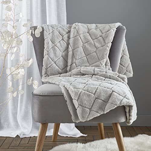 Catherine Lansfield Catherine Lansfield Silver Grey Throw 137x170cm - 100% Polyester, Machine Wash 30C, Ethically Sourced
