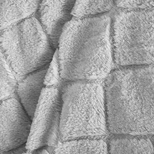 Catherine Lansfield Catherine Lansfield Silver Grey Throw 137x170cm - 100% Polyester, Machine Wash 30C, Ethically Sourced 1