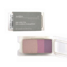 Aveda - Petal Essence Eye Color Trio 997/Violet Bloom (2,5g) would be translated as: Aveda - Petal Essence Lidschatten Trio 997/Violet Bloom (2,5g)