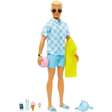 Barbie-Ken Strandpop blonde met korte zwembroek en strandaccessoires HPL74