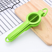 (a-GN) 1Pc Plastic Lemon Clip Creative Household Kitchen Thickening Manual Fruit Juicer Mini Blender Children's Auxiliary Food Tool
