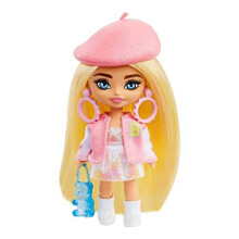 Barbie Extra Mini Minis Bambola con Capelli Biondi, Berretto, Giacca Varsity & Accessori, 3,25 pollici