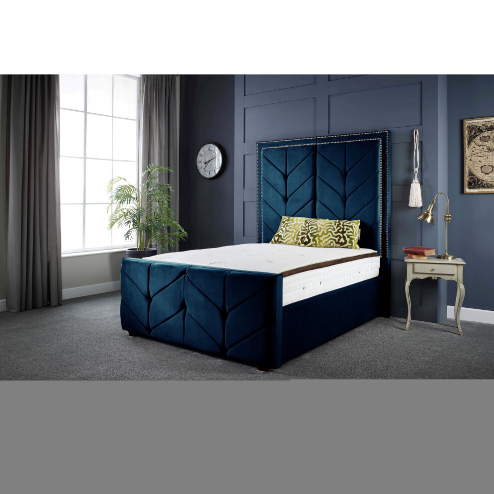 (4FT6 DOUBLE) Milly Chevron Luxury Blue Velvet Bed Frame