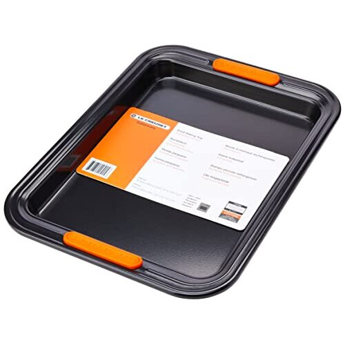 Le Creuset Non-Stick Carbon Steel Small Rectangular Baking Tray, 32.2 x 24 x 2.58 cm, Matte Black, 94103433000000
