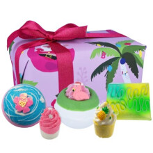 Christmas Tropicana Handmade Bath Bomb, Bath Melt and Soap Slice Wrapped Gift Pack, Handmade & Cruelty Free with Pure Essential Oils, Contains