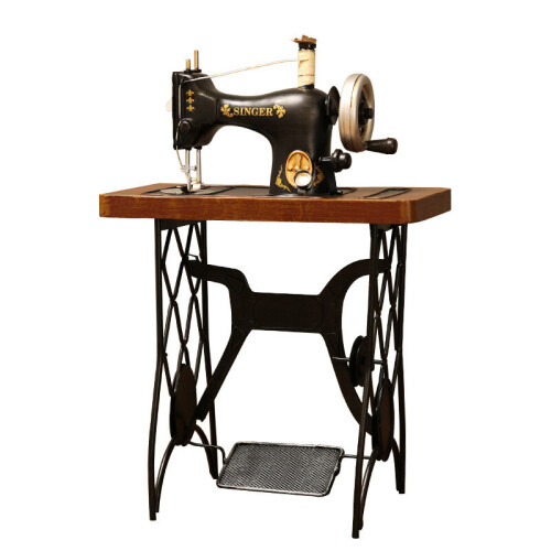 Vintage Iron Sewing Machine Model Clothing Shop Window Crafts