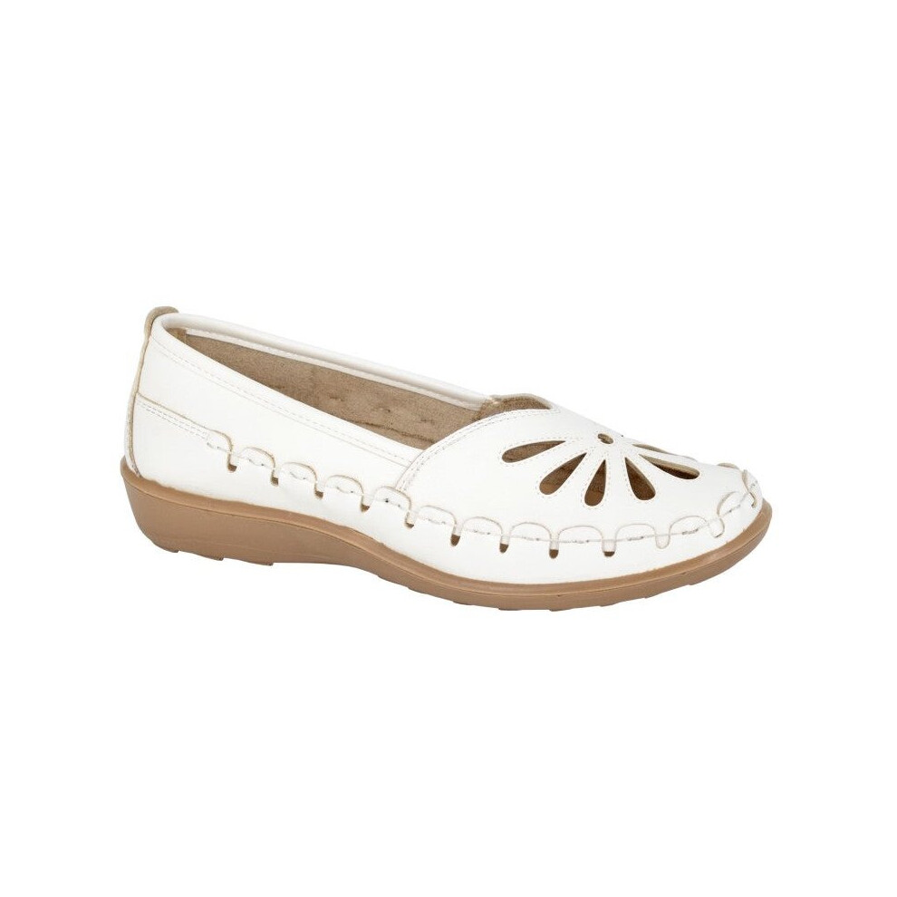 (7) Women BOULEVARD White PU Closed Toe Punched Casual PU Sole