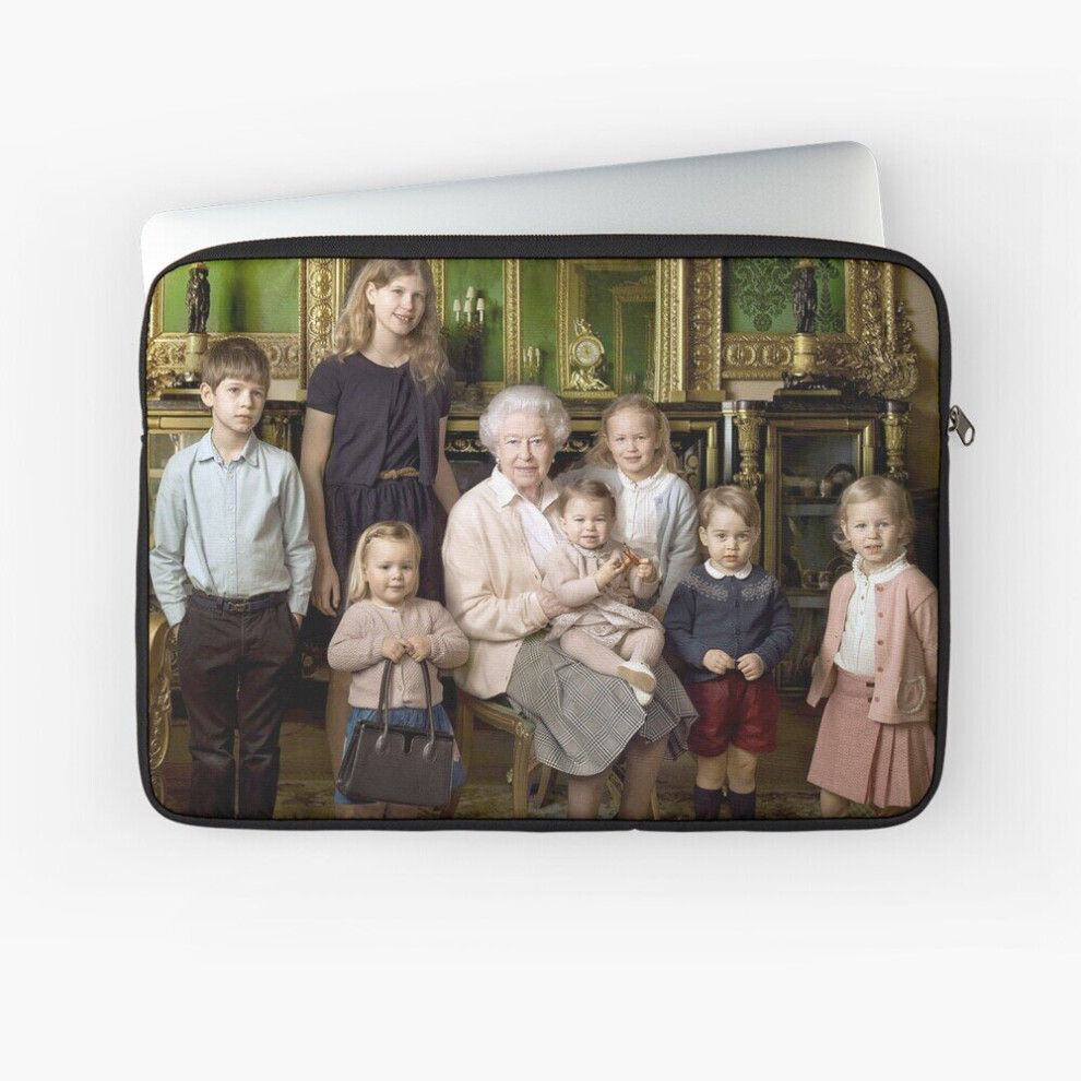 Laptop Sleeve Queen Elizabeth Ii Poses With Grandkids 10 12 13 15 17 Inch Case Notebook Tablet Carrying Bag Cover 7802738456080