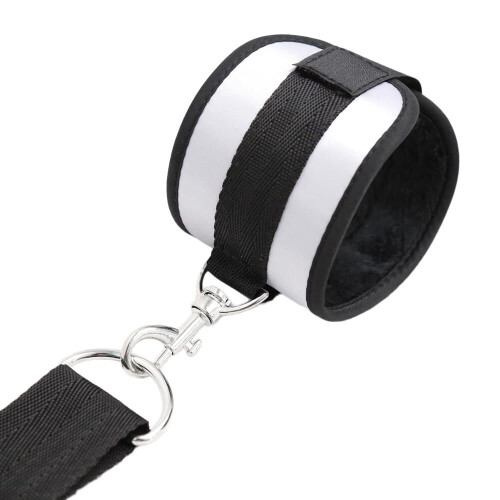 Soft Over-The-Door Handcuffs 2
