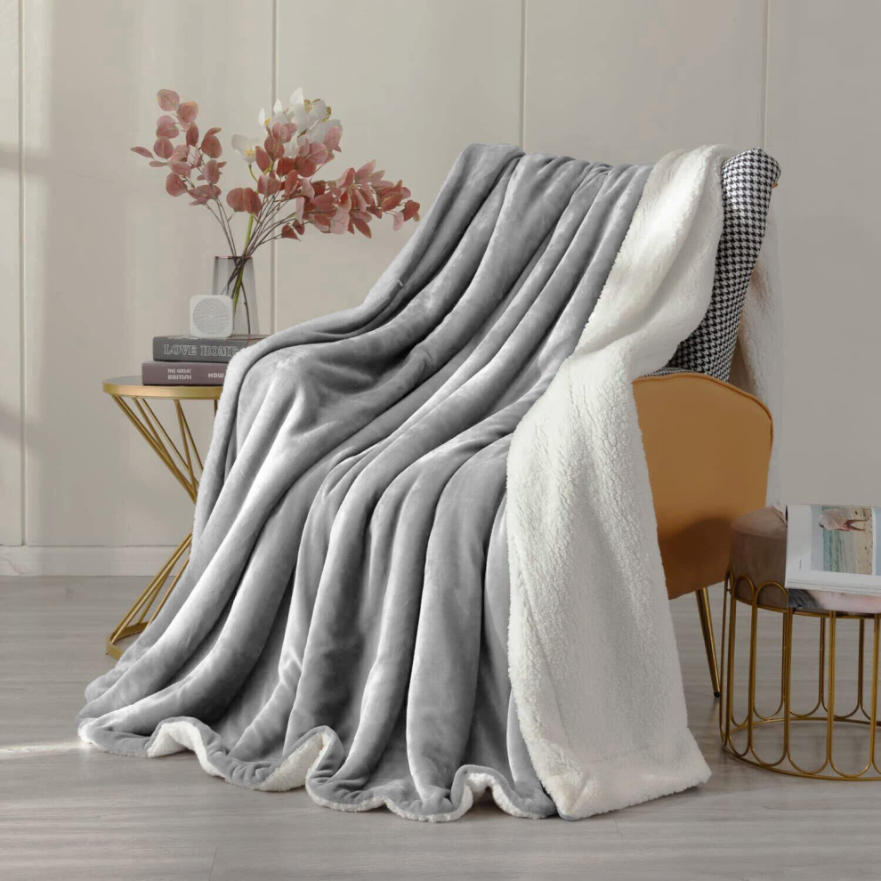 (Silver, Super King (230 x 270 cm)) Luxury Super Soft Sherpa Fleece Blanket Faux Fur Sofa Mink Warm Thick Reversible Throw