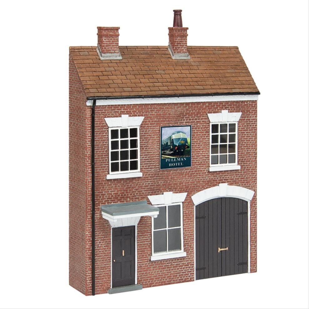 Bachmann Scenecraft Low Relief Lucston Pullman Hotel (Pre-Built)