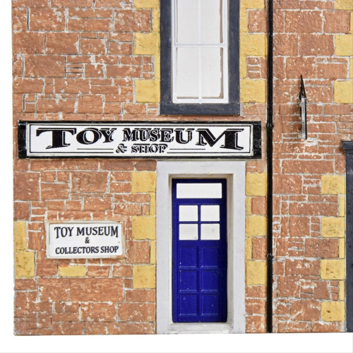 BACHMANN Scenecraft Low Relief Hamilton Toy Museum (Pre-Built) 2