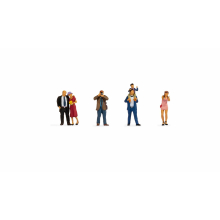 Wedding Guests (6) Figure Set
