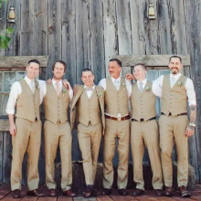 Style Groom Vests Khaki Groomsmens/Best Man Vest Five Buttons Wedding/Prom/Dinner Waistcoat