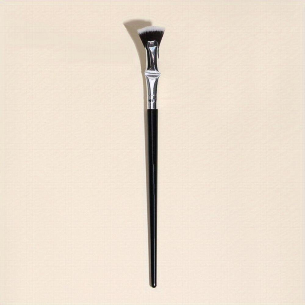 Get Natural Lifted Eyelashes with Our Professional Mascara Fan Brush No Smearing or Clumping
