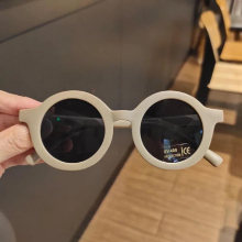 Classic Children Sunglasses Baby Plastic Boys and Girls Vintage Glasses Kids Out Door Sun Glasses UV400 Glasses