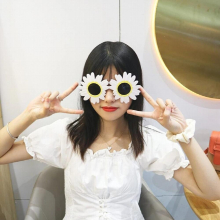 1Pcs Birthday Party Sunglasses Funny Little Daisy Glasses Tropical Fancy Dress Favors Fun Birthday Party Fancy Photo