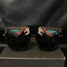 Baroque Women Girls Crystal Bird Sunglasses Retro Decor Gems Sunglasses Summer Beach Glasses