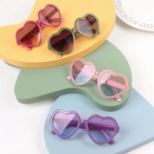 Heart Sunglasses Children Retro Love Eyewear Girls Heart Glasses Sun Protection Sunglasses Boys UV400 Shaped K9Q8