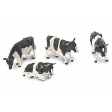 Britains 1:32 Friesian Cattle Farm Playset, Collectable Farmyard Animal Toys for Children, Toy Farm Animals Compatible with 1:32 Scale Farm Toys,