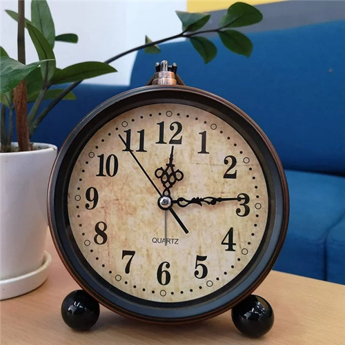 Vintage Alarm Clock Analog Silent Small Bedside Desk Clock Gift 1