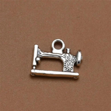 BULK 30 Zinc Alloy Sewing Quitting Knitting Theme Sewing Machine Charms Antique Silver Plated 15*20mm