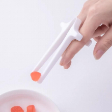 Not Dirty Hand Finger Assistant Tweezers Chopsticks Lazy Playing Games Eating Snack Free-hands Auxiliary Clip Accessory