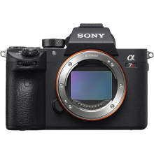 Sony A7R Mark IIIa Body (ILCE-7RM3A) + SEL70200GM