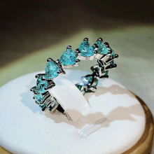 Advanced Women Rings Emerald Heart Ring Female Bright Zircon Jewelry Shining Girls Holiday Gift Party