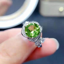 Rose Shape Olive Green Crystal Emerald Gemstones Diamonds Rings for Women 18k Silver Jewelry Bijoux Bague