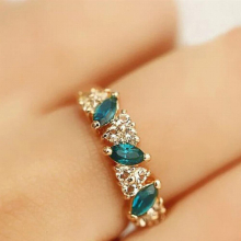 Created Emerald Rings for Women Classic Jewelry Wedding Engagement Ring Rhinestone Fine Jewelry Gift Girls Stylish Ring