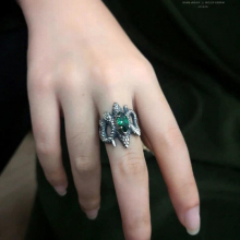 Retro snake-shaped winding Thai silver ring double snake clip emerald zircon ring men and women party jewelry