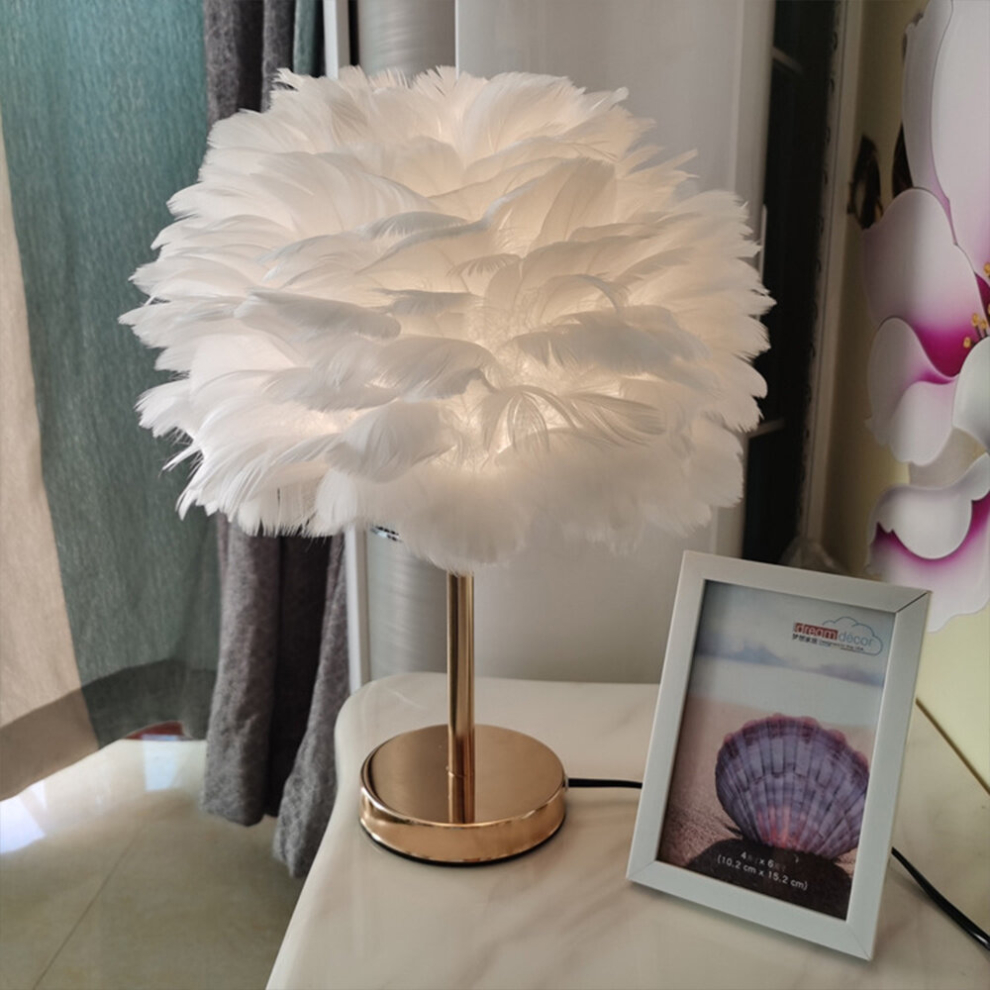 Chic Feather Table Lamp