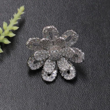 Lanyika Jewelry Winter Hollow Delicate Flower Brooch Pin for Girls Woman Banquet Daily Micro Paved Zircon