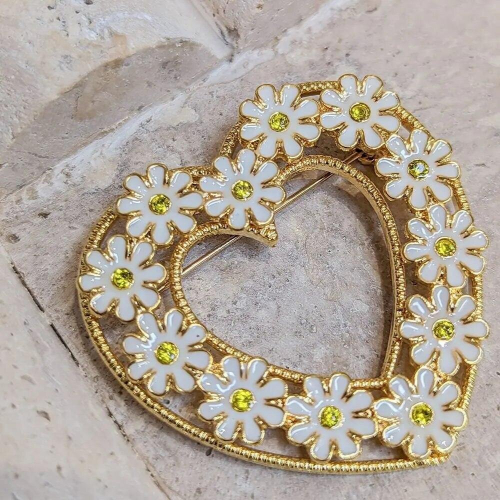 heart-shaped Daisy Brooches 2