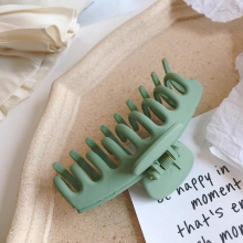 Sweet Scrub Acrylic Grasp Clip Oval Hollow Leopard Grasp Hair Crab for Women Makeup Bath Hair Accessories